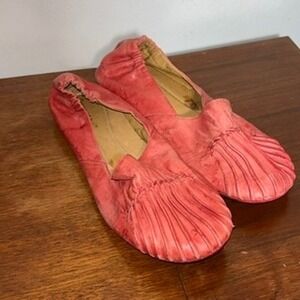 Chocolat Blu Ballet Flats Women Sz 9 Red Leather Pleated CAM2 Loafers Slip On